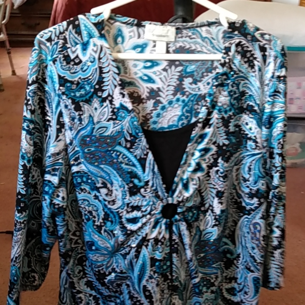 Dressbarn Women's Plus size (2XL) flowing shirt with bling